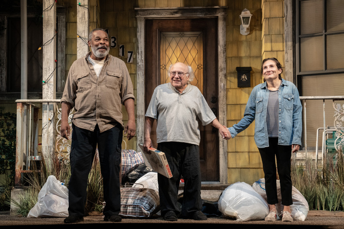 Photos: First Look At Danny DeVito and Cast In I NEED THAT On Broadway Image