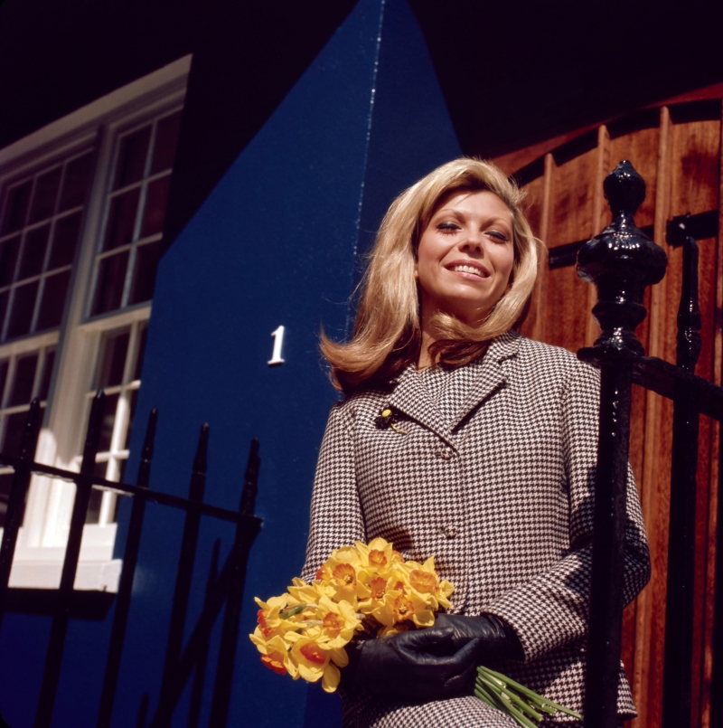 Album Review: Don't Walk, RUN To Get NANCY SINATRA KEEP WALKIN': SINGLES, DEMOS & RARITIES 1965 - 1978 Image