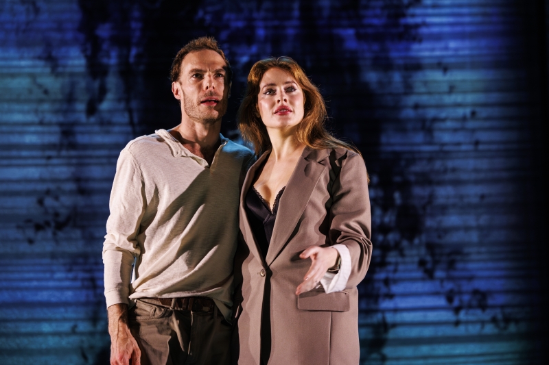 Review: THE GIRL ON THE TRAIN, Salisbury Playhouse 