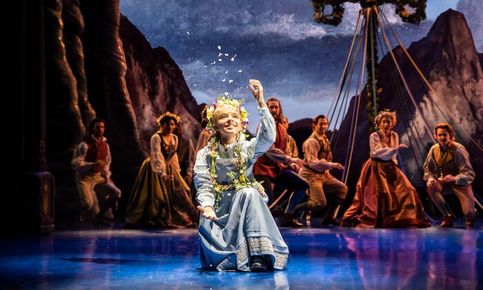 Photos: Check Out All New Photos From FROZEN in London Image