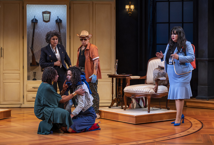 Photos: First Look at POTUS at Steppenwolf Theatre Image