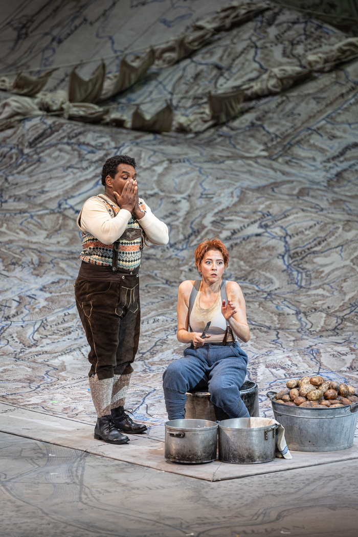Photos: First Look at DAUGHTER OF THE REGIMENT at Lyric Opera of Chicago Image