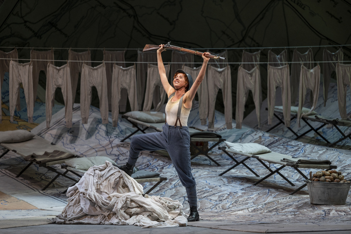 Photos: First Look at DAUGHTER OF THE REGIMENT at Lyric Opera of Chicago Image