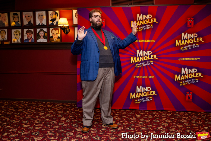 Photos: MIND MANGLER Company Is Getting Ready to Hit the Stage Image