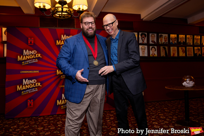 Photos: MIND MANGLER Company Is Getting Ready to Hit the Stage Image