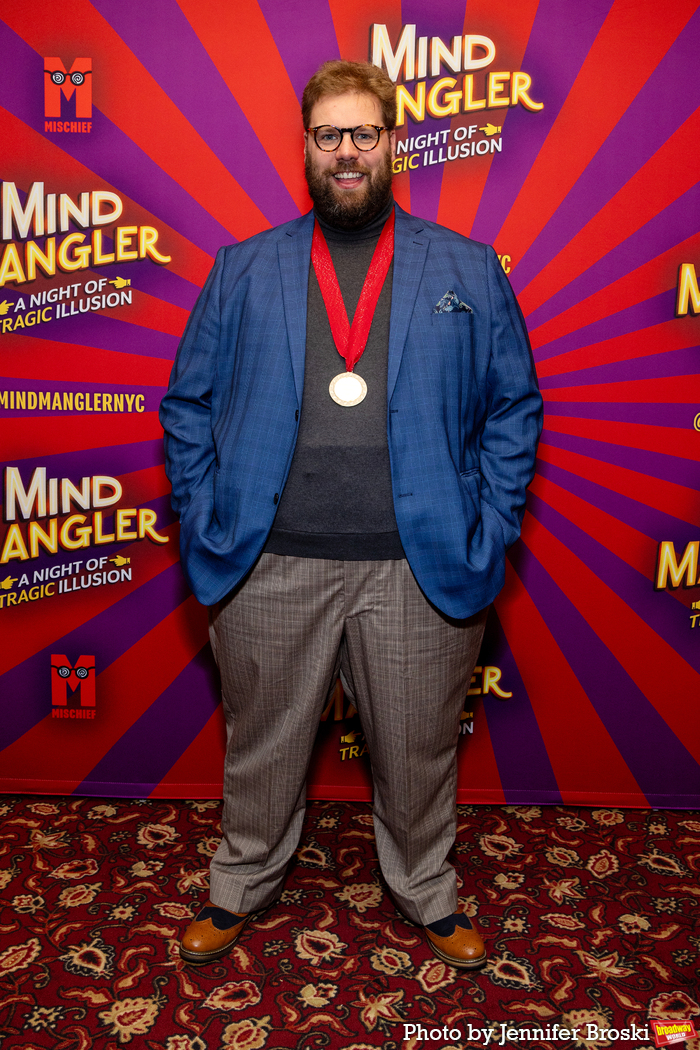 Photos: MIND MANGLER Company Is Getting Ready to Hit the Stage Image