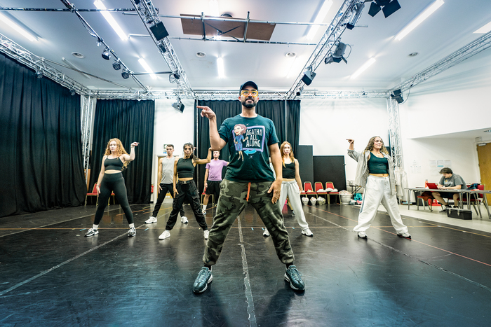 Photos: Inside Rehearsal For ALADDIN Pantomime at Hackney Empire Image