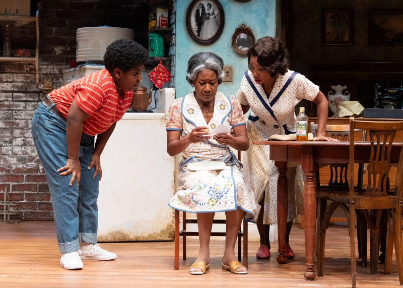 Review: Superb A RAISIN IN THE SUN Moves In at South Coast Repertory Image