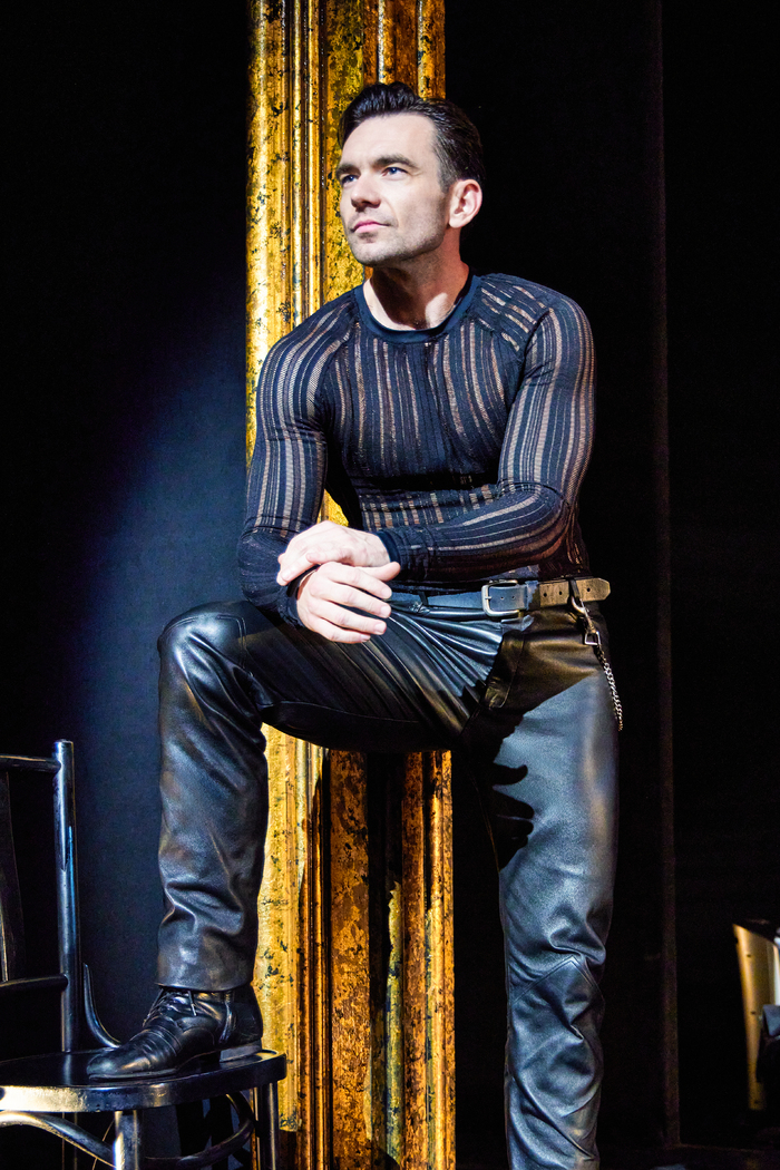 Photos: First Look at Max von Essen and Max Clayton in CHICAGO on Broadway Image