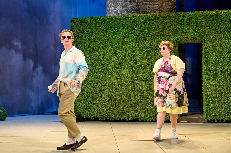 Review: MATES IN CHELSEA, Royal Court Image