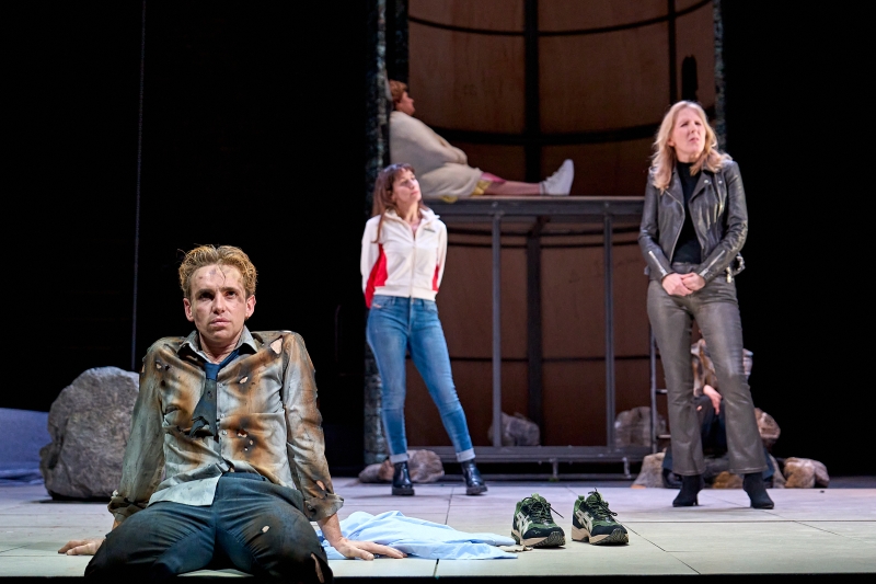 Review: MATES IN CHELSEA, Royal Court Image