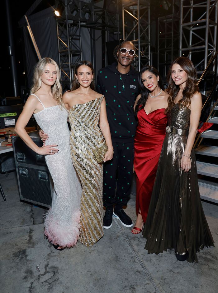 Kelly Sawyer Patricof, Jessica Alba, Snoop Dogg, Vanessa Bryant, and Norah Weinstein Photo