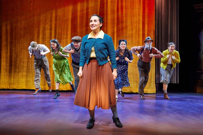 Photos: Get a First Look at National Yiddish Theatre Folksbiene's AMID FALLING WALLS Image