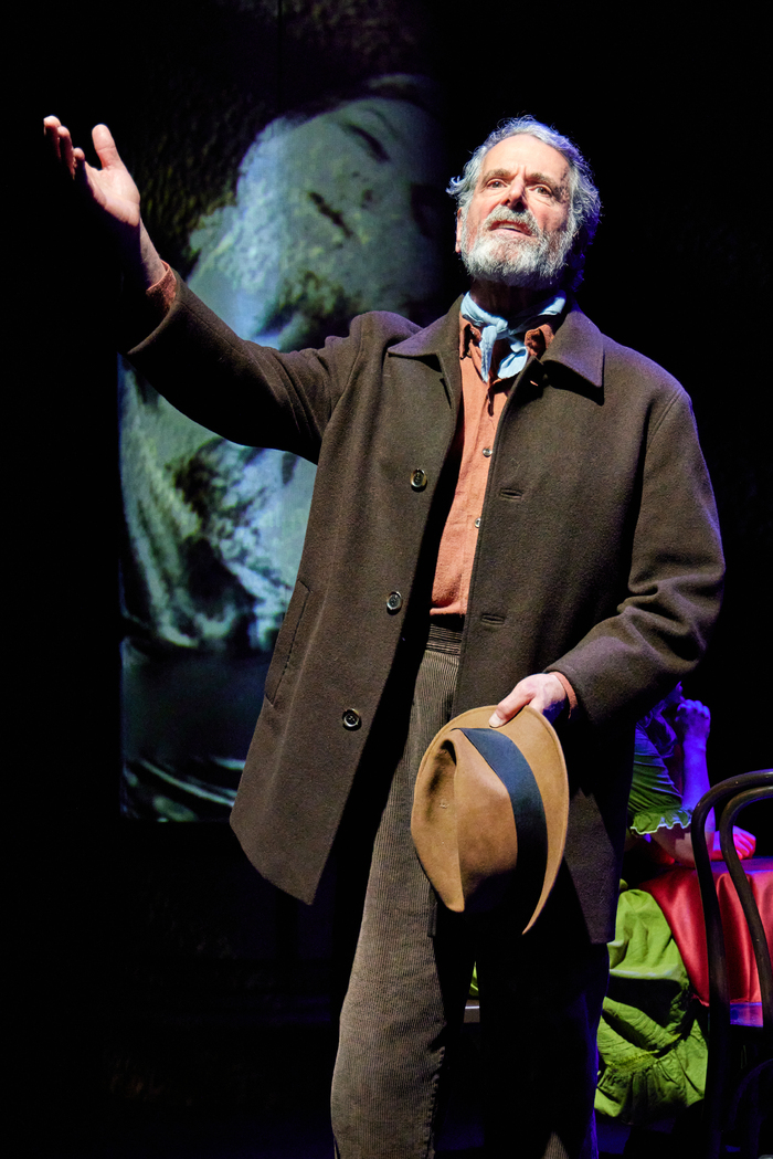 Photos: Get a First Look at National Yiddish Theatre Folksbiene's AMID FALLING WALLS Image