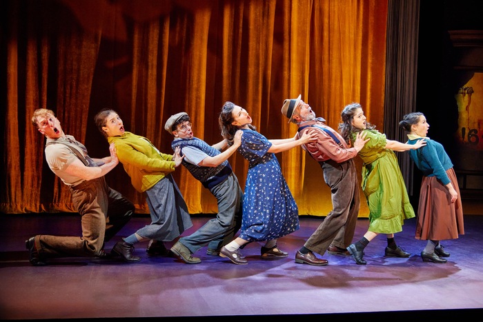 Photos: Get a First Look at National Yiddish Theatre Folksbiene's AMID FALLING WALLS Image
