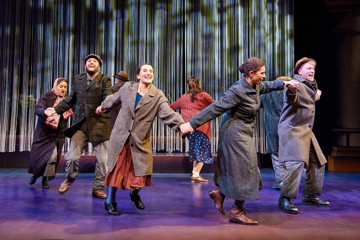 Photos: Get a First Look at National Yiddish Theatre Folksbiene's AMID FALLING WALLS Image