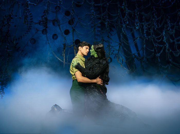 Photos: First Look at the New UK Tour Cast of WICKED Image