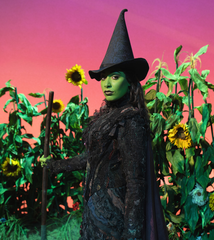 Photos: First Look at the New UK Tour Cast of WICKED Image