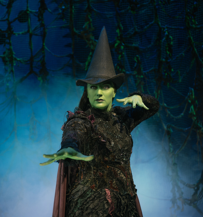 Photos: First Look at the New UK Tour Cast of WICKED Image