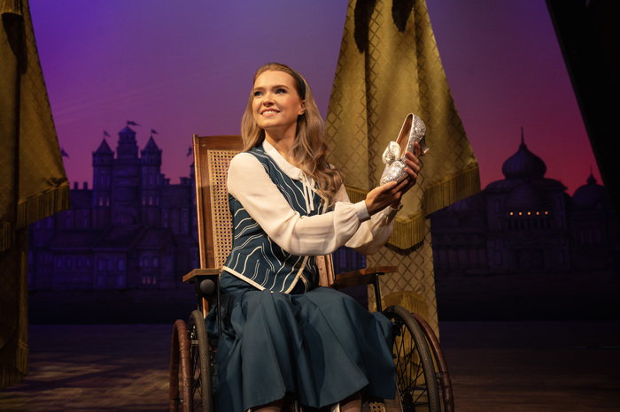 Photos: First Look at the New UK Tour Cast of WICKED Image