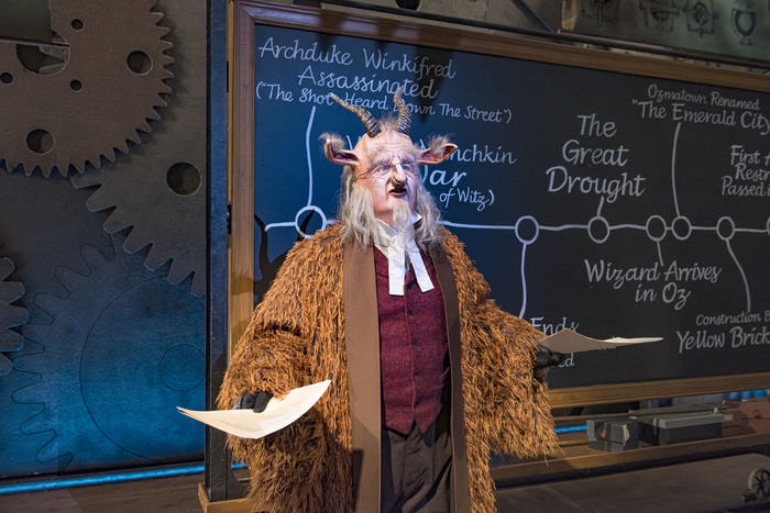 Photos: First Look at the New UK Tour Cast of WICKED Image