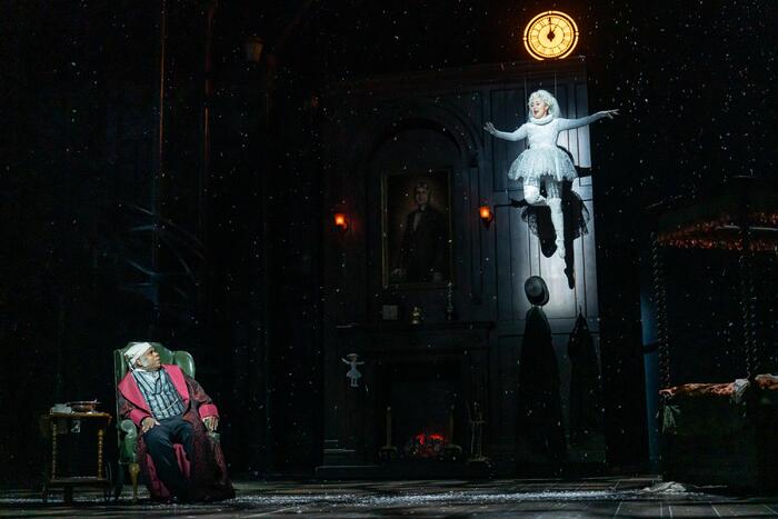 Photos: First Look at A CHRISTMAS CAROL at Ford's Theatre Image