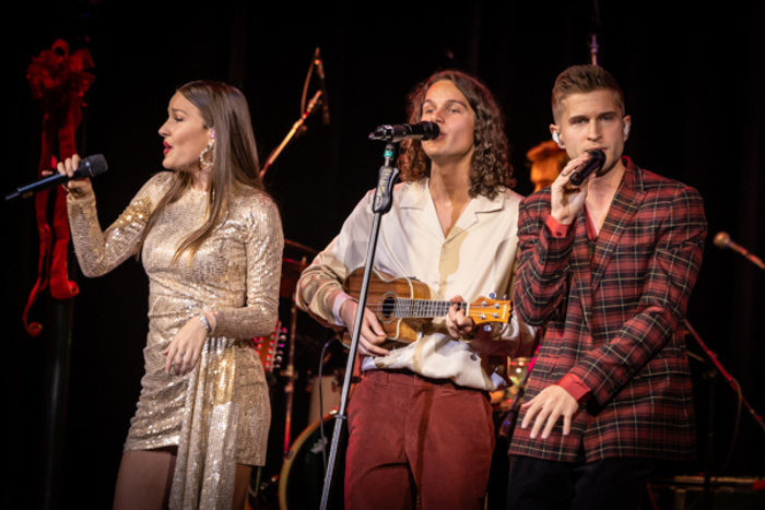 Photos: Inside Mount Vernon Arts Consortium presented GIRL NAMED TOM: ONE MORE CHRISTMAS TOUR Image