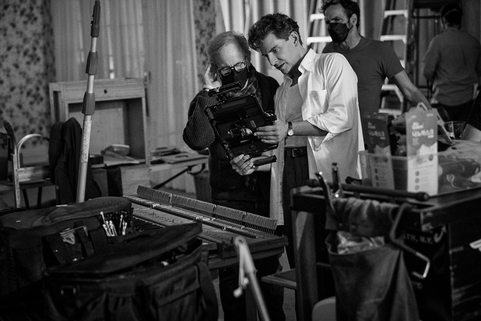 Photos: New Look at MAESTRO With Bradley Cooper & Carey Mulligan; In Theaters Now Before Netflix Release Image