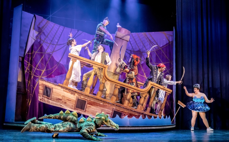 Interview: 'It Brings a Lot of Joy': Actors Charlie Russell, Greg Tannahill, Nancy Zamit on Returning to PETER PAN GOES WRONG Image
