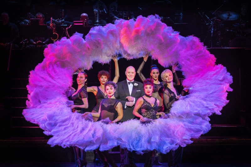 Review: CHICAGO at Crown Theatre Image