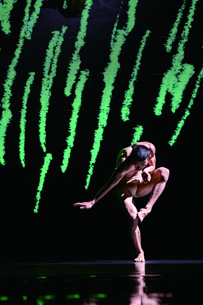 Review: LUNAR HALO, CLOUD GATE DANCE THEATRE, Sadler's Wells Image