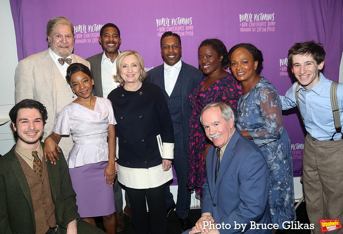  Hillary Clinton and the cast Photo
