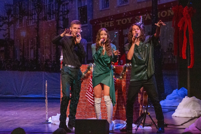 Review: GIRL NAMED TOM - ONE MORE CHRISTMAS TOUR at Pantages Theatre 