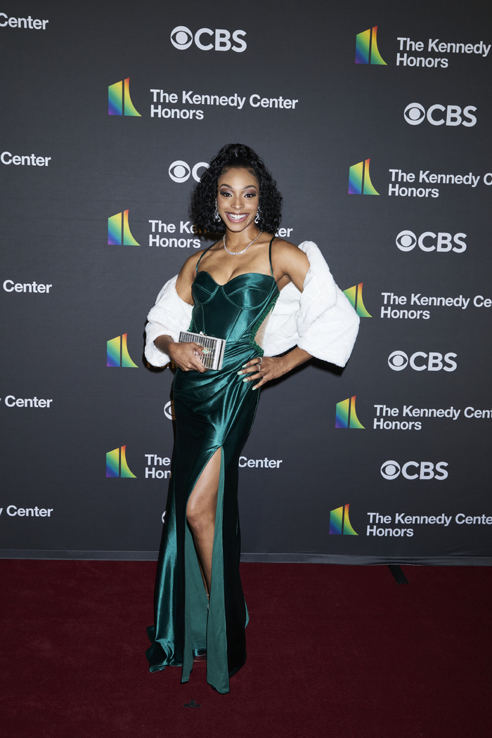Photos: Inside the Kennedy Center Honors, Honoring Billy Crystal, Renée Fleming, Barry Gibb, Queen Latifah, and Dionne Warwick 