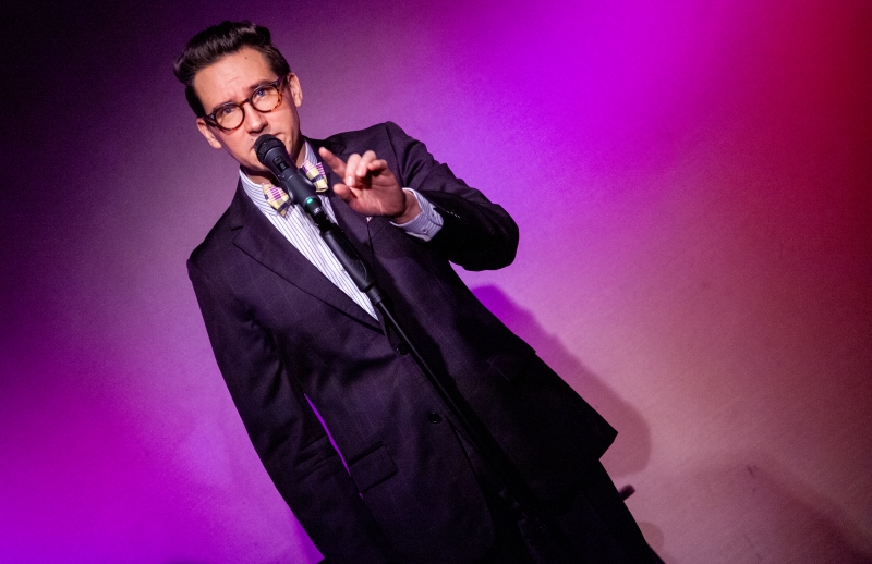 Review: Jason Henderson Charms Don't Tell Mama Audience With GETTING TO NOEL YOU Image