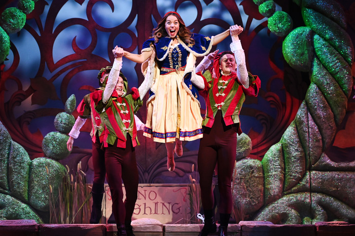 Photos: First Look At Wolverhampton SNOW WHITE Holiday Panto Image