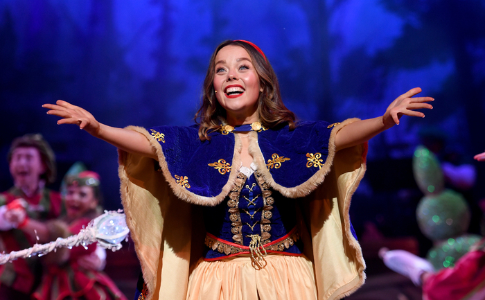 Photos: First Look At Wolverhampton SNOW WHITE Holiday Panto Image