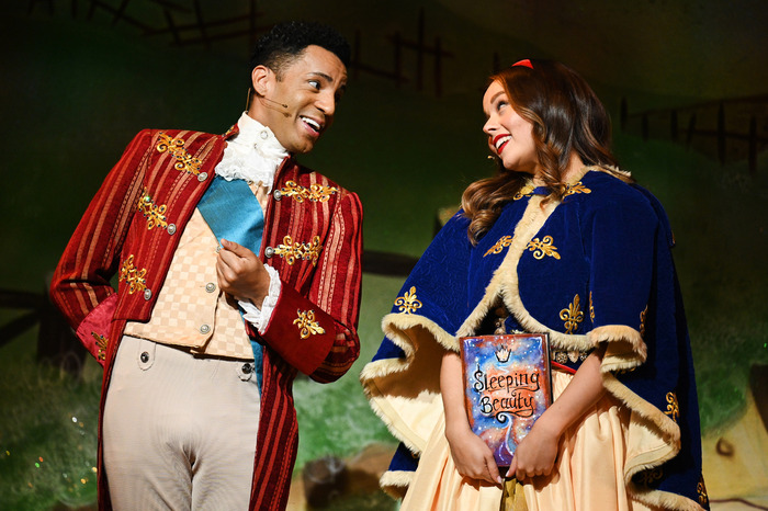 Photos: First Look At Wolverhampton SNOW WHITE Holiday Panto Image