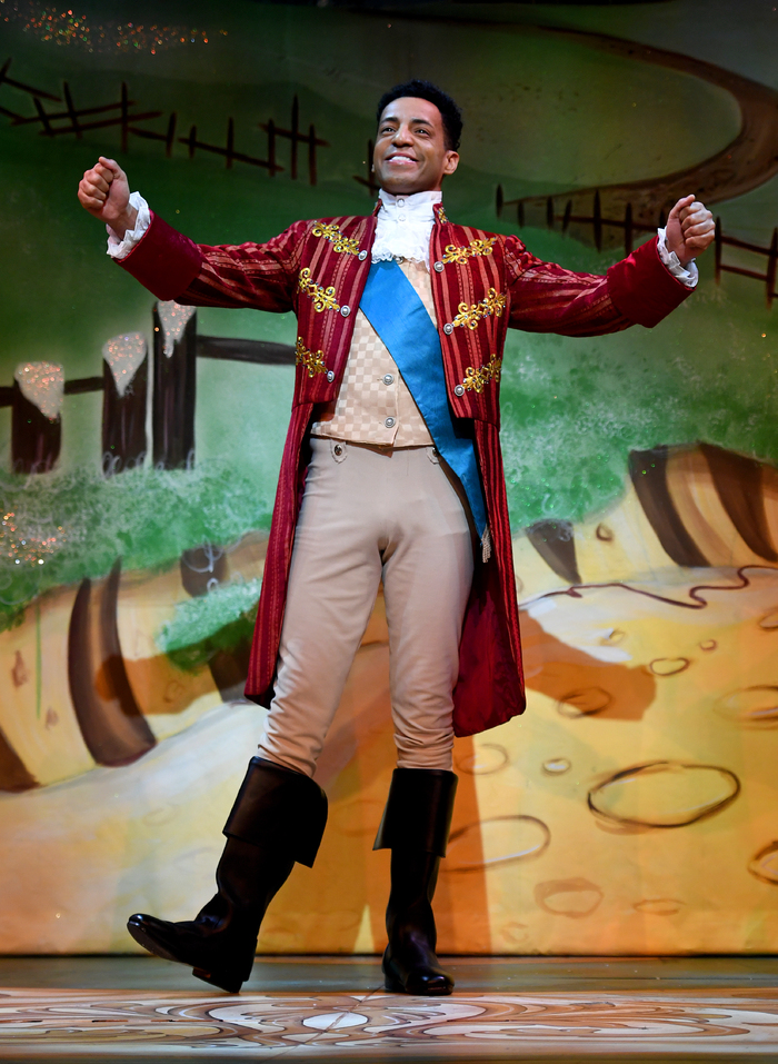 Photos: First Look At Wolverhampton SNOW WHITE Holiday Panto Image