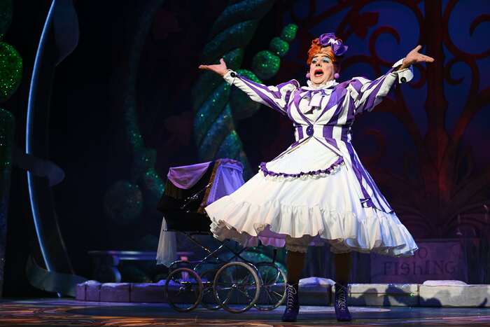 Photos: First Look At Wolverhampton SNOW WHITE Holiday Panto Image