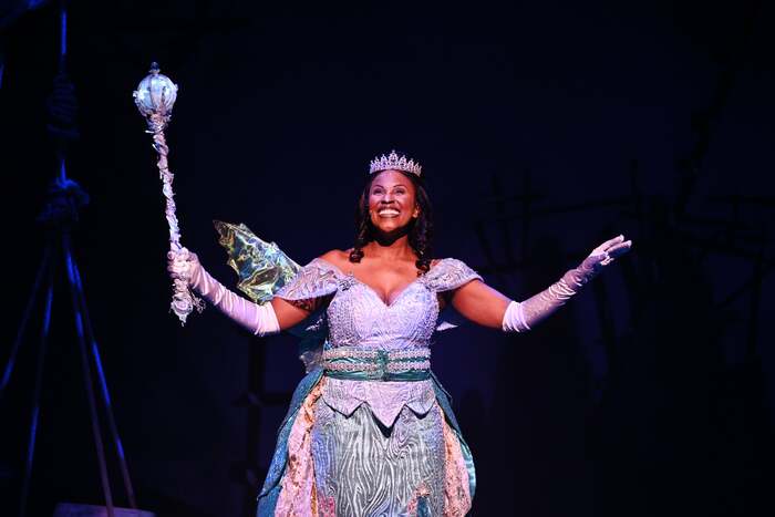 Photos: First Look At Wolverhampton SNOW WHITE Holiday Panto Image