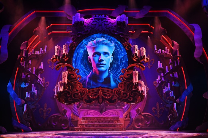 Photos: First Look At Wolverhampton SNOW WHITE Holiday Panto Image