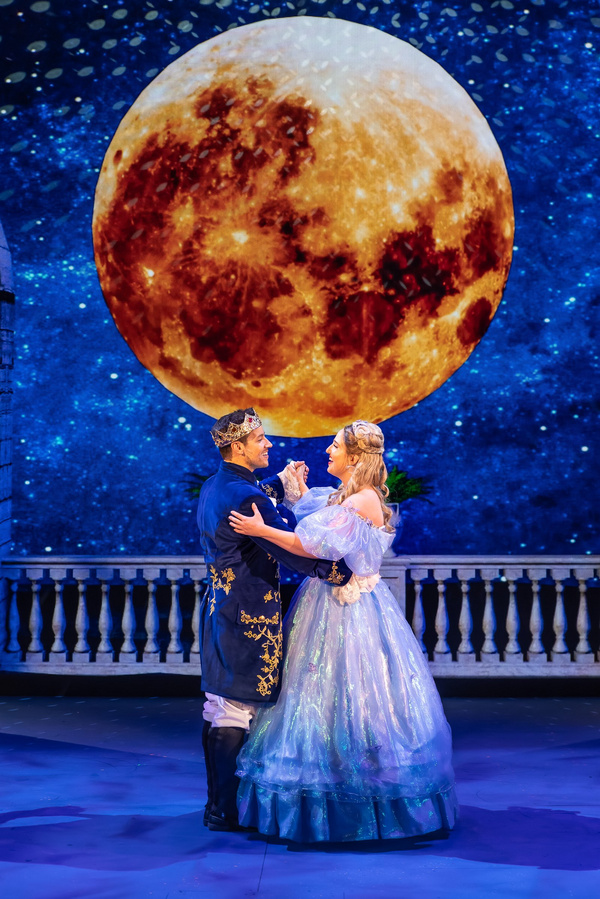 Photos: First Look At A CINDERELLA CHRISTMAS At Laguna Playhouse Image