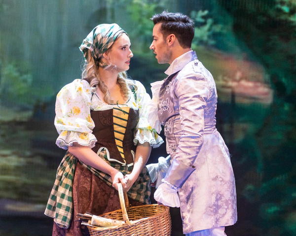 Photos: First Look At A CINDERELLA CHRISTMAS At Laguna Playhouse Image