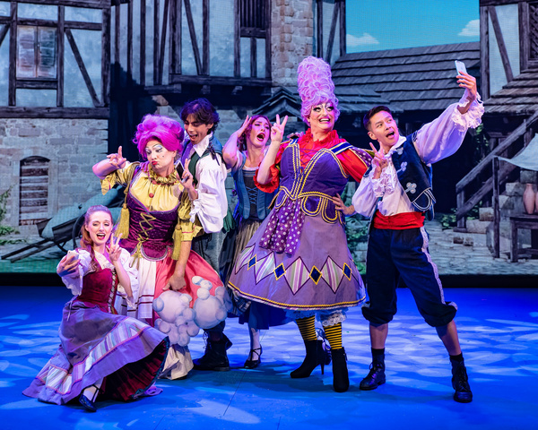 Photos: First Look At A CINDERELLA CHRISTMAS At Laguna Playhouse Image
