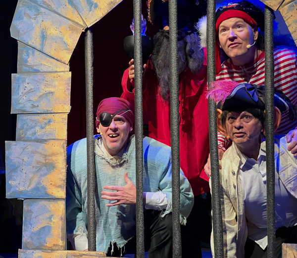Photos: First Look at Troubadour Theater Company's Production of WHITE (ALBUM) CHRISTMAS at Colony Theatre 