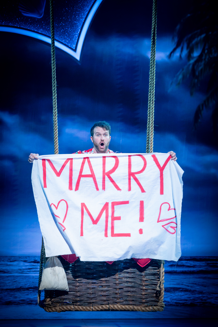 Photos/Video: First Look at the UK and Ireland Tour of I SHOULD BE SO LUCKY Image