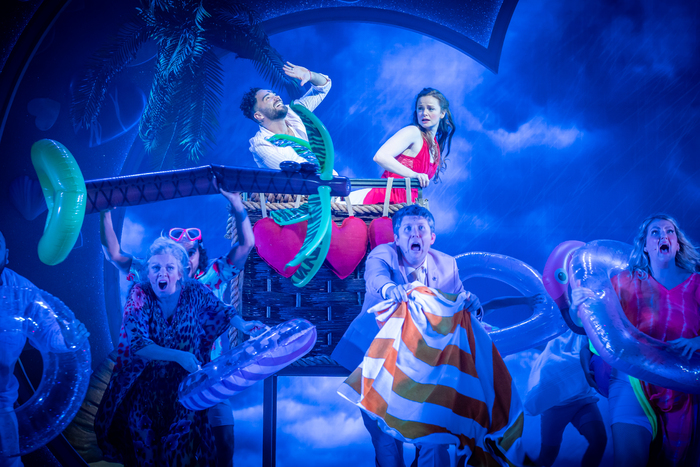 Photos/Video: First Look at the UK and Ireland Tour of I SHOULD BE SO LUCKY 