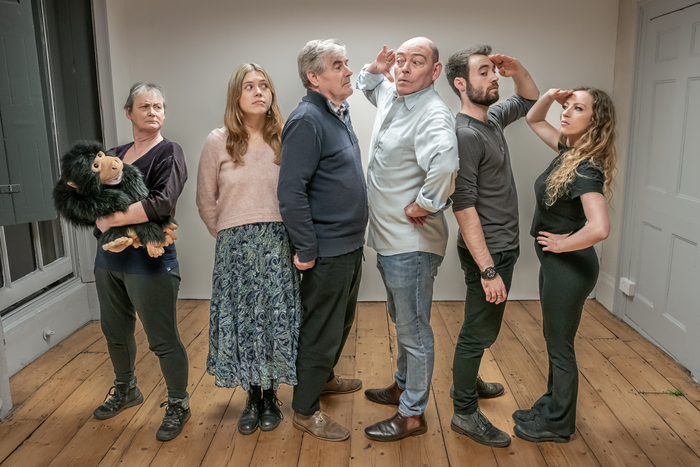 Photos: First Look at Strut & Fret's LOOK BEHIND YOU at Theatre at the Tabard  Image