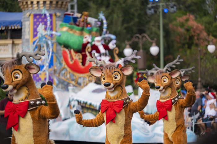 Photos: ALADDIN, Ariana DeBose & More Perform at Disney's Christmas Day Parade Image